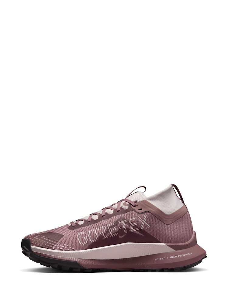 rožnata - Nike Pegasus Trail 4 GORE-TEX Waterproof Trail tek čevlji - Slika 2 iz 11 rožnata - Nike Pegasus Trail 4 GORE-TEX Waterproof Trail tek čevlji - Slika 2 iz 11