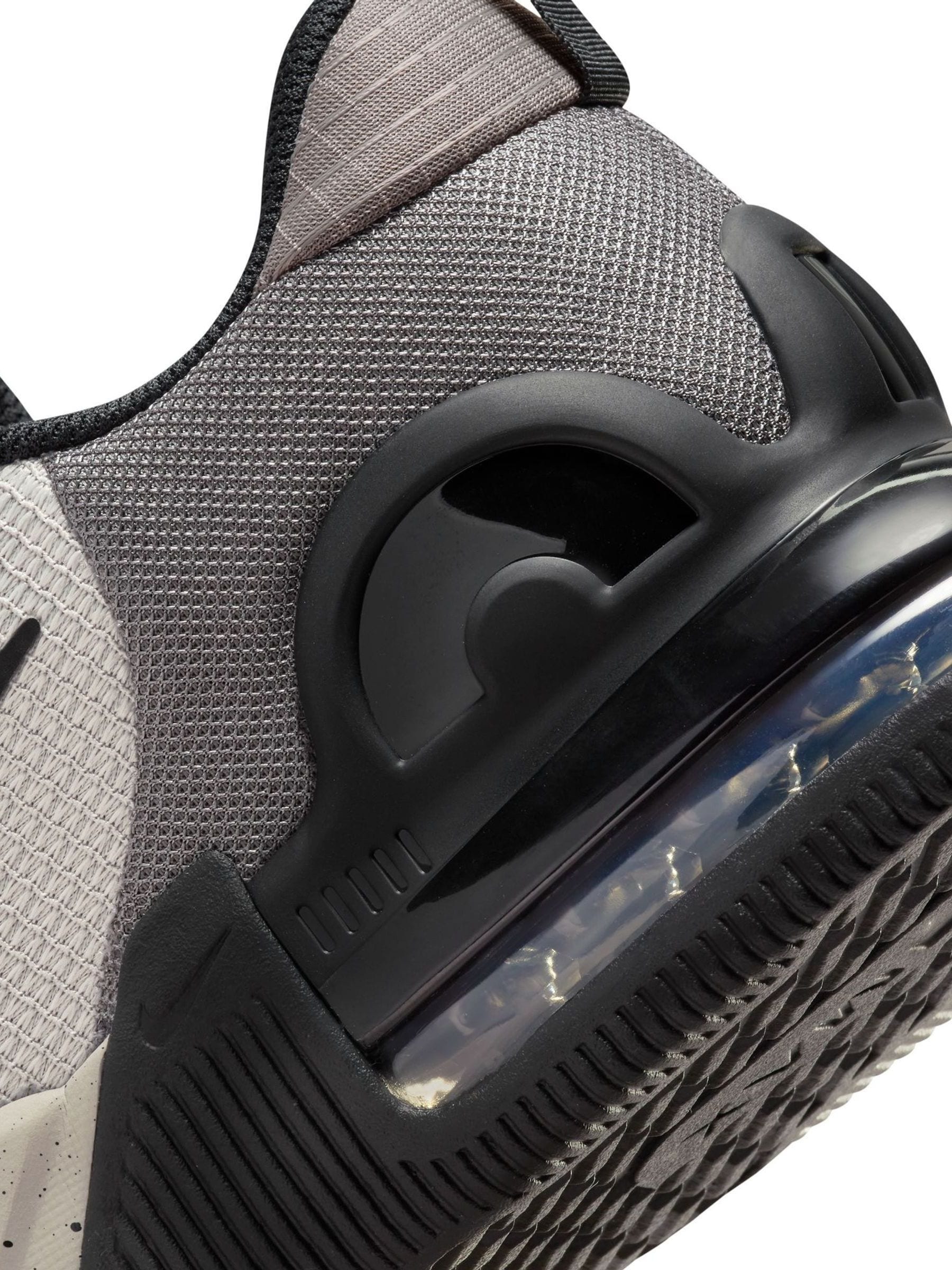 nike alpha max force