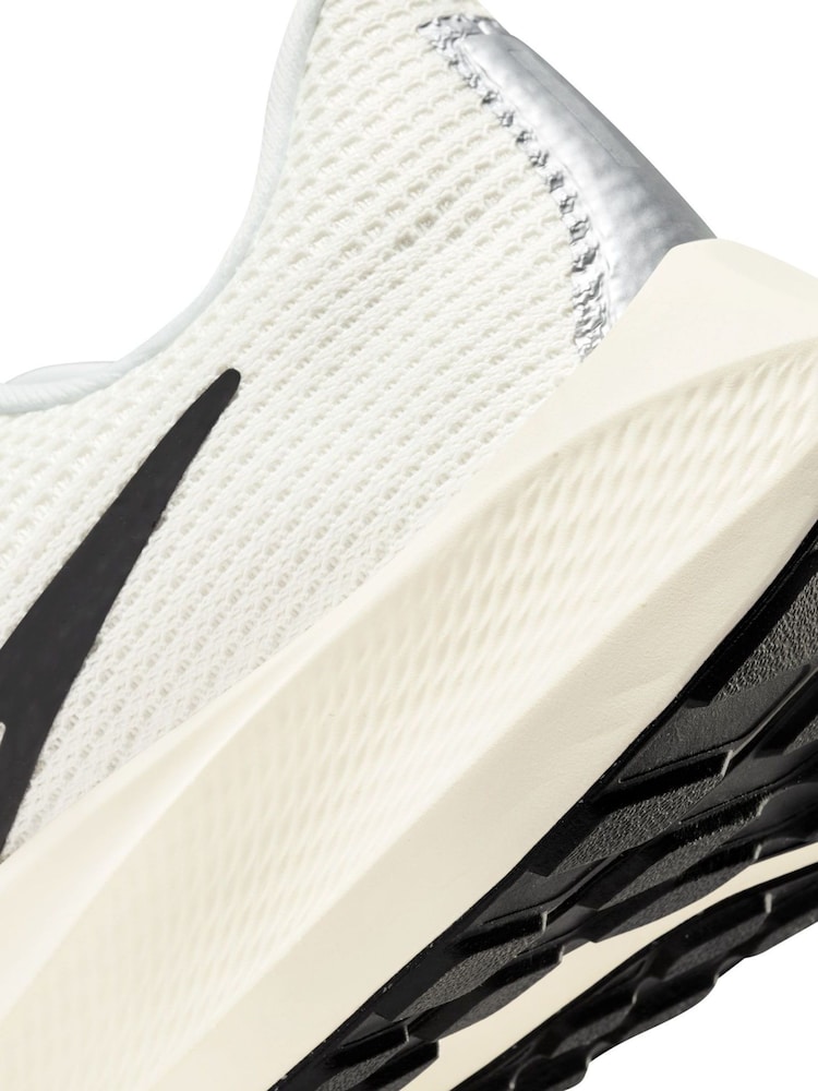 Nike White Cream Air Zoom Pegasus 40 Road Running Trainers - Image 12 of 12