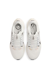 Nike White Cream Air Zoom Pegasus 40 Road Running Trainers - Image 8 of 12