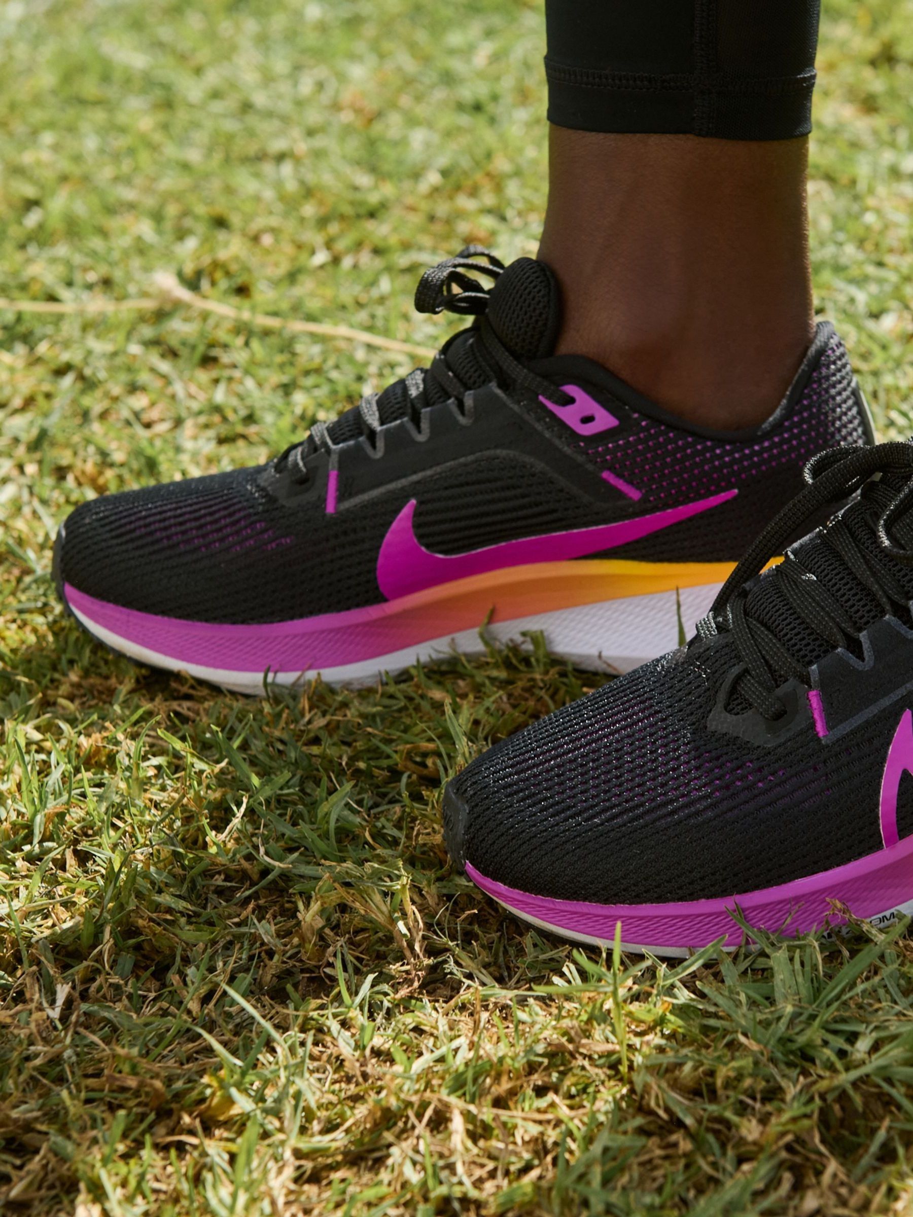 Nike mens pink trainers shop