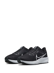 Nike Black/White Air Zoom Pegasus 40 Road Running Trainers - Image 6 of 13