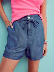 Dunkelblau/Denim - Mittellange Shorts aus TENCEL™ mit Taillenschnürung - Bild 3 von 7