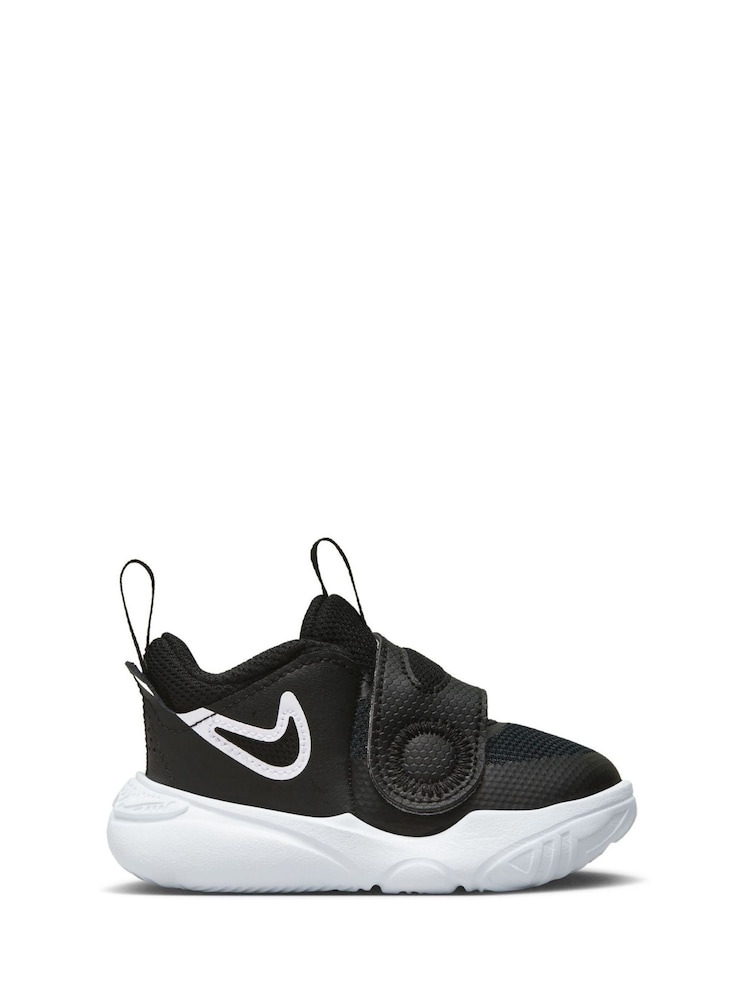 Nike Black/White Junior Team Hustle D 11 Basketball Trainers - Image 1 of 10