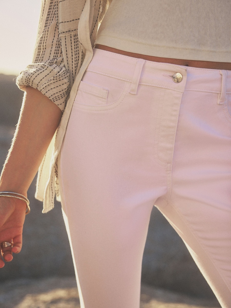 White Capri Cropped Jeans - Image 4 of 4 White Capri Cropped Jeans - Image 4 of 4