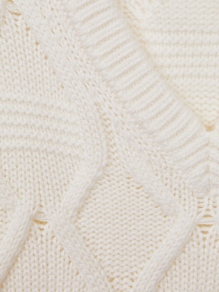 Reiss Ecru Acer 9-14 yrs Slim Fit Cable Knit Sleeveless Vest - Image 5 of 5 Reiss Ecru Acer 9-14 yrs Slim Fit Cable Knit Sleeveless Vest - Image 5 of 5