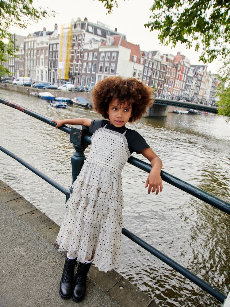 نقط بارزة لون أسود/أبيض - طقم مكون من تيشرت وفستان كامي من قماش شبكي (3-16سنة) - صورة 1 من 1