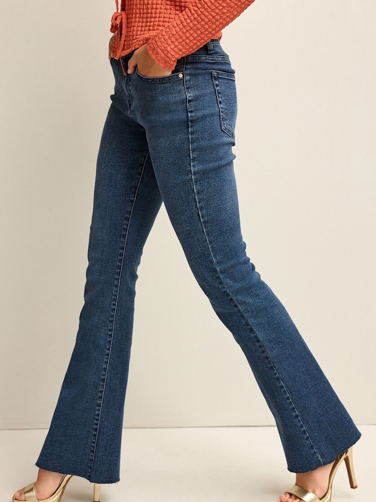 Atramentowy niebieski - Super Soft Denim Flare Jeans - Image 3 of 7