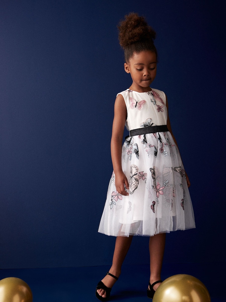 Schmetterlingsstickerei - Partykleid aus Netzstoff mit Bindeband am Rücken (3–16 J.) - Bild 1 von 8 Schmetterlingsstickerei - Partykleid aus Netzstoff mit Bindeband am Rücken (3–16 J.) - Bild 1 von 8
