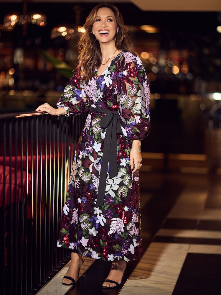 فستان أسود مزين بالترتر مزين بالزهور من Myleene Klass - Image 9 of 10