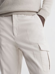 Crudo - Pantalones tapered estilo cargo en algodón cepillado Thunder de Reiss - Imagen 3 de 5