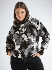 Yours Curve Kurz geschnittener Borg-Fleece mit Kapuze, Camo - Bild 1 von 2
