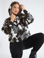 Yours Curve Kurz geschnittener Borg-Fleece mit Kapuze, Camo - Bild 2 von 2