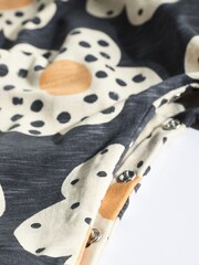 Monochromer Blumendruck - Baby Kurzärmeliger Overall mit weitem Bein (0 Monate bis 3 Jahre) - Bild 10 von 10