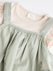 Grüne gestickte Blumen - Baby-Set aus kurzärmligem Oberteil und Latzhose (0–2 J.) - Bild 5 von 8