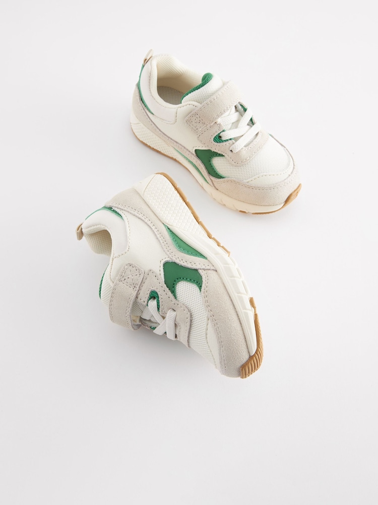 Weiß-grün - Elastischer Sportschuh mit Schnürung - Bild 1 von 6 Weiß-grün - Elastischer Sportschuh mit Schnürung - Bild 1 von 6