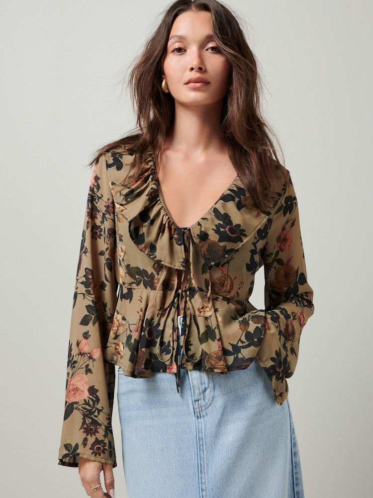Khakigrün/Blumenmuster - Bluse, langärmelig mit Krawatte und Rüsche - Bild 1 von 7 Khakigrün/Blumenmuster - Bluse, langärmelig mit Krawatte und Rüsche - Bild 1 von 7