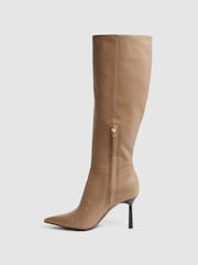 Camel - Botas altas por la rodilla con tacón en cuero Gracyn de Reiss - Imagen 3 de 5