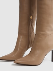 Camel - Botas altas por la rodilla con tacón en cuero Gracyn de Reiss - Imagen 5 de 5