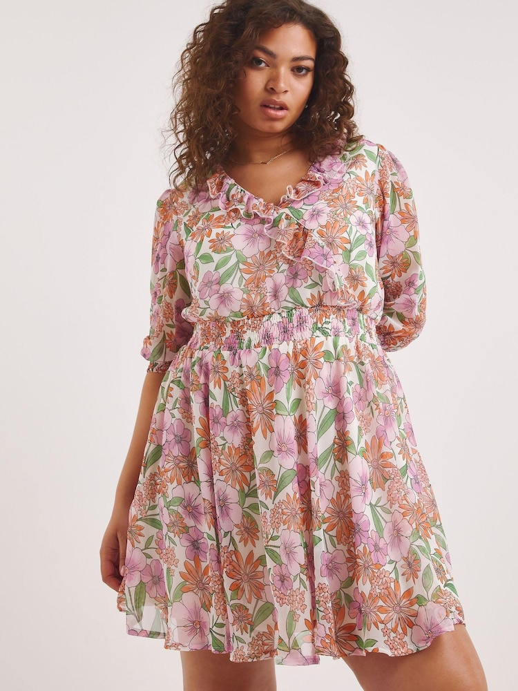 Simply Be Georgette Skaterkleid mit Rüschen und Blumenmuster, Weiß - Bild 1 von 5