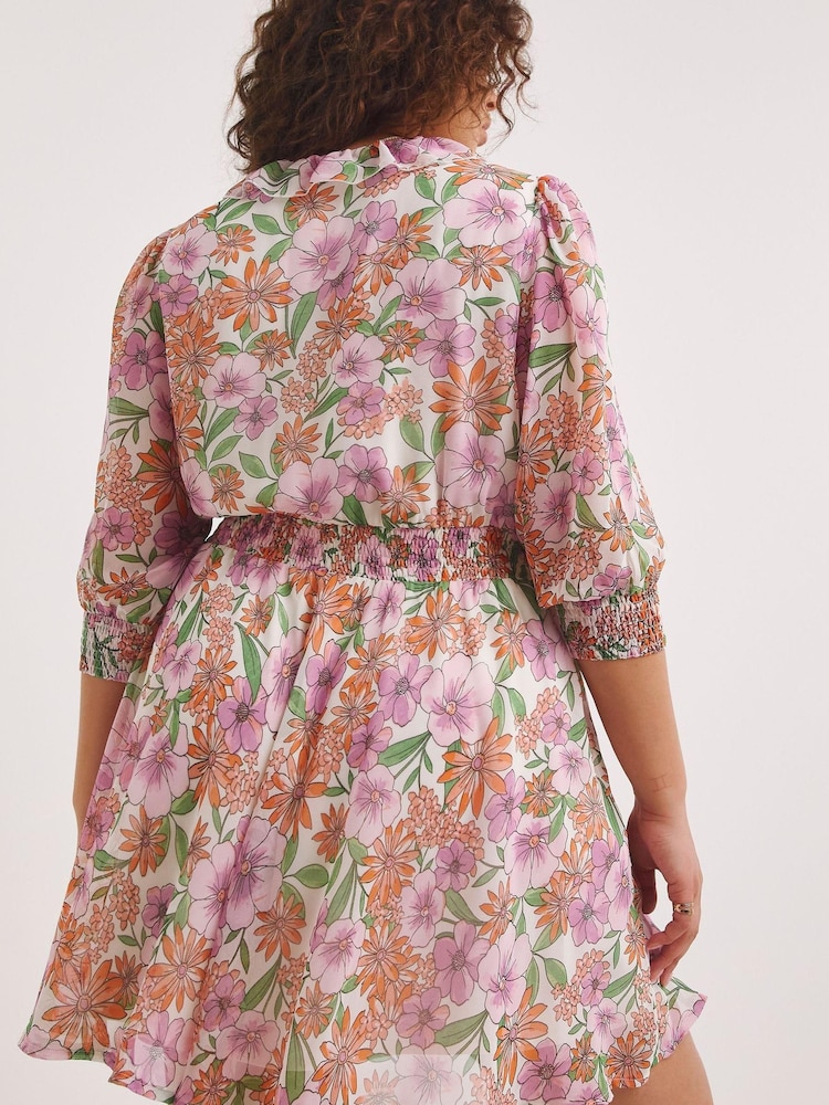 Simply Be Georgette Skaterkleid mit Rüschen und Blumenmuster, Weiß - Bild 2 von 5