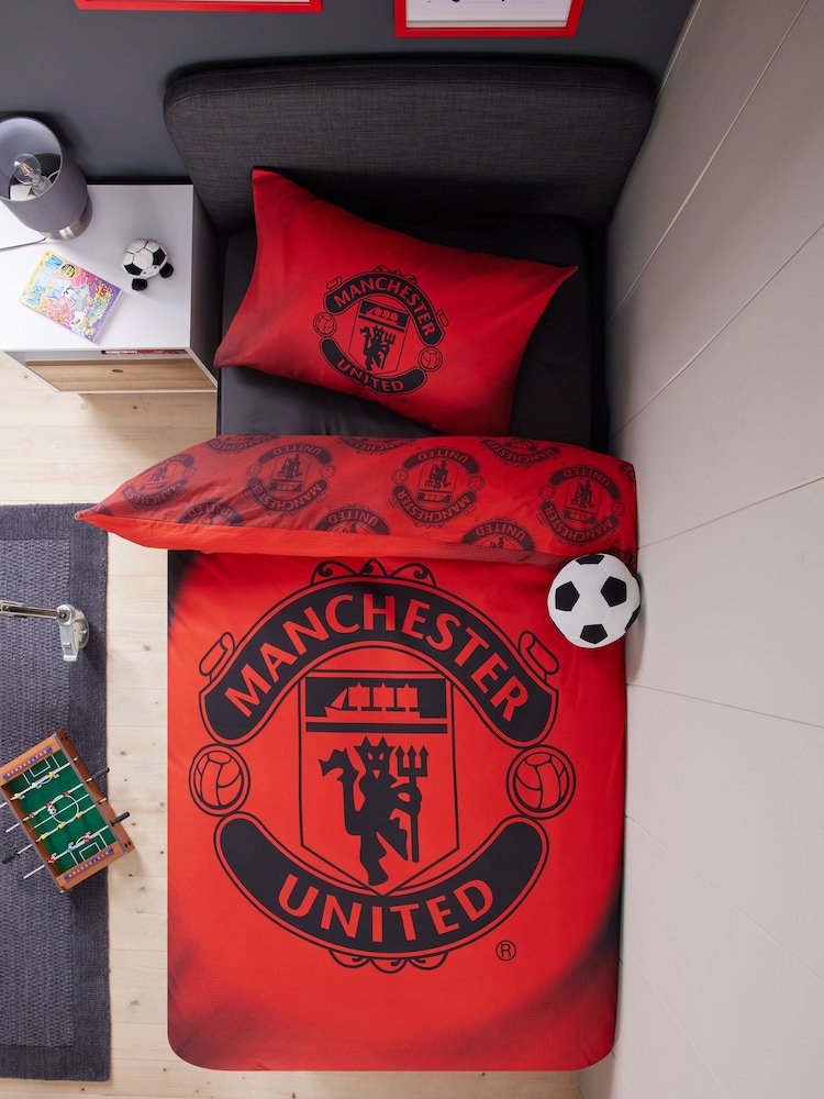 Red Manchester United 100% Cotton Duvet Cover and Pillowcase Set - Image 2 of 10 Red Manchester United 100% Cotton Duvet Cover and Pillowcase Set - Image 2 of 10