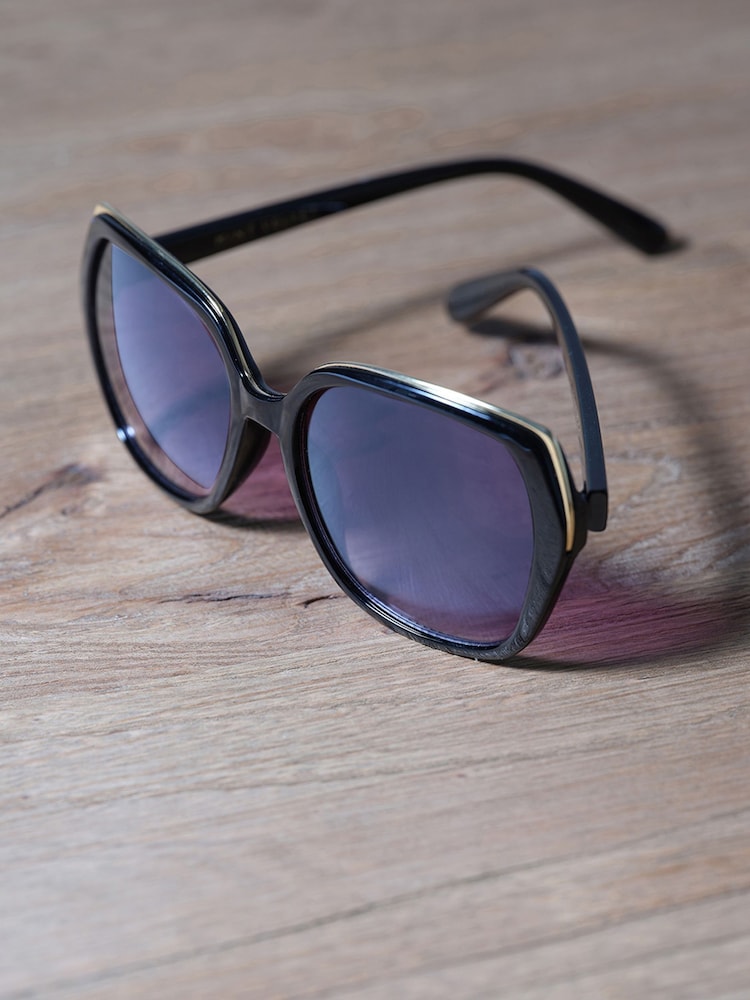Mint Velvet Black Amalfi Gold Detail Sunglasses - Image 4 of 4 Mint Velvet Black Amalfi Gold Detail Sunglasses - Image 4 of 4