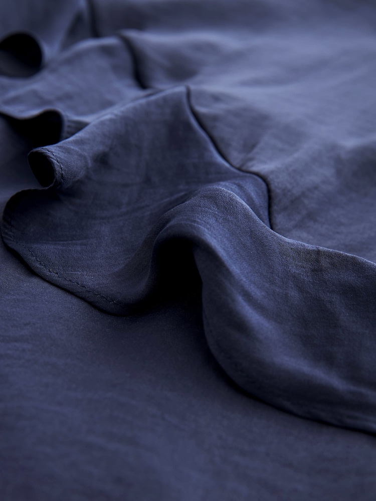 Marineblau - Trägerkleid aus Satin mit Rüschen - Bild 6 von 6