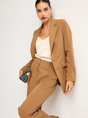 Kamelbraun - Figurbetonter Edge-to-Edge-Blazer aus Krepp - Bild 2 von 7