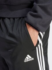 أسود داكن - بنطلون رياضي أضيق من أسفل 3 خطوط من Adidas - صورة 4 من 6