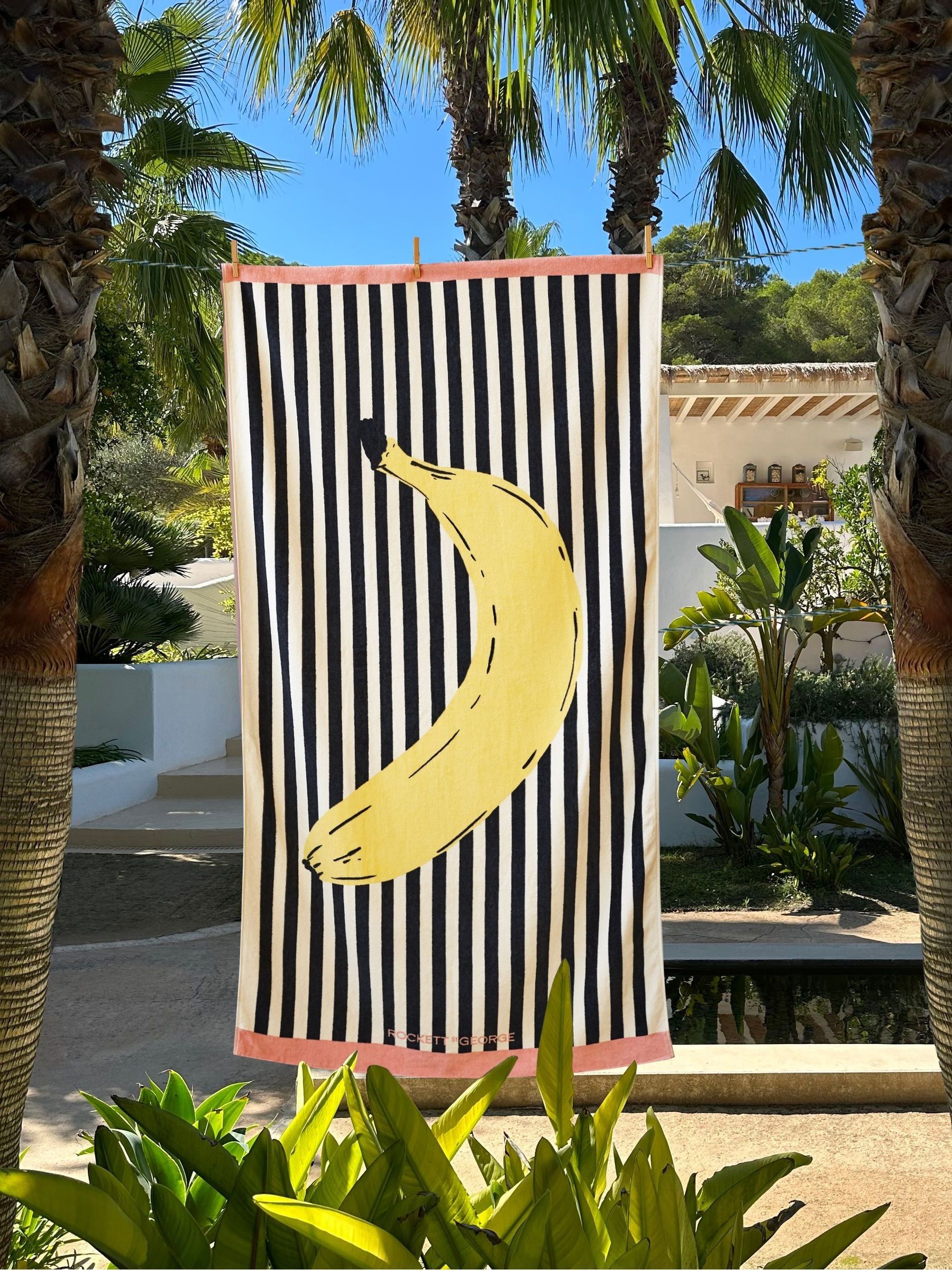 Banana Design Beach Towel – 28x60 Inches – White Background – Soft Microfiber – Medium Thickness – Unbranded