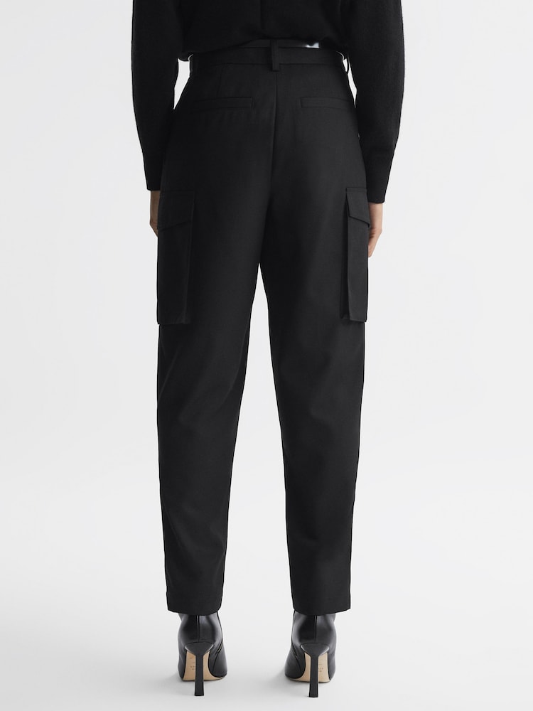 Negro - Pantalones cargo de tiro medio Violet de Reiss - Imagen 5 de 5 Negro - Pantalones cargo de tiro medio Violet de Reiss - Imagen 5 de 5