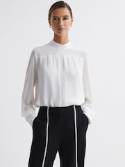 Crème - Blouse transparente à col montant Reiss Riley - Image 1 de 6