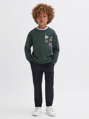 Reiss Lucas Rundhalspullover in Relaxed Fit mit Aufnäher - Bild 4 von 6