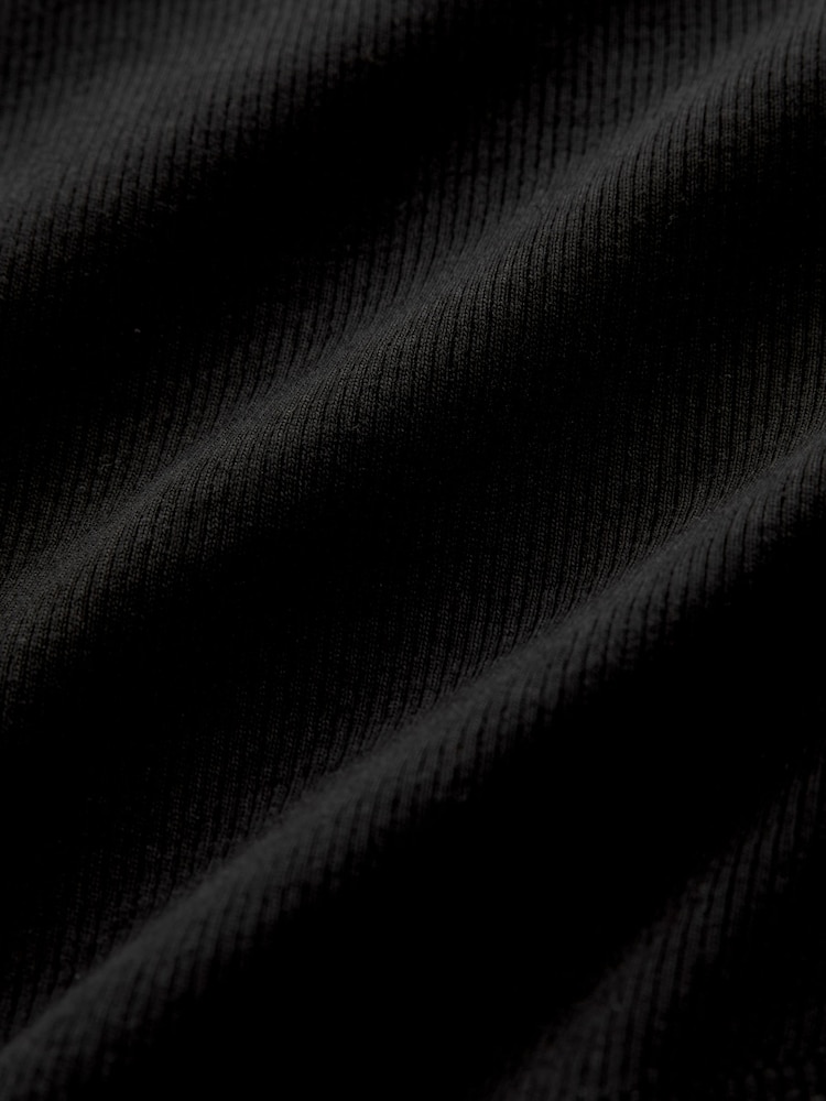 Negro - Camiseta de manga larga con cuello panadero y detalle de botones de canalé - Imagen 6 de 6 Negro - Camiseta de manga larga con cuello panadero y detalle de botones de canalé - Imagen 6 de 6
