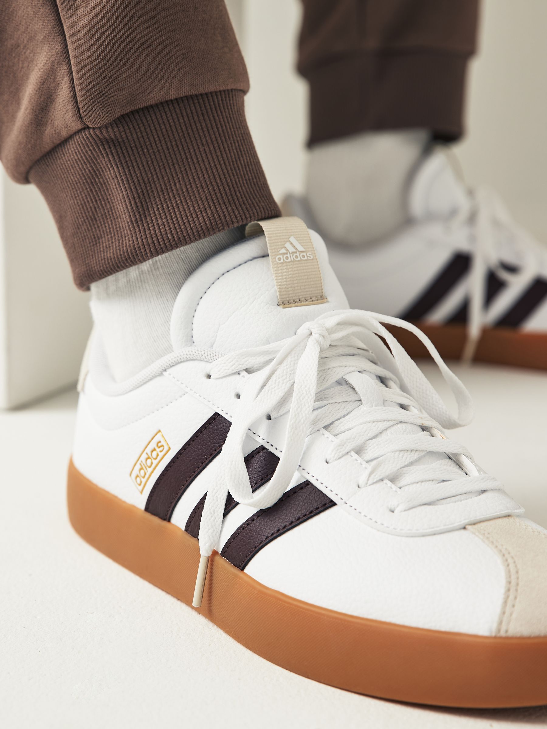 Adidas munchen leather white top