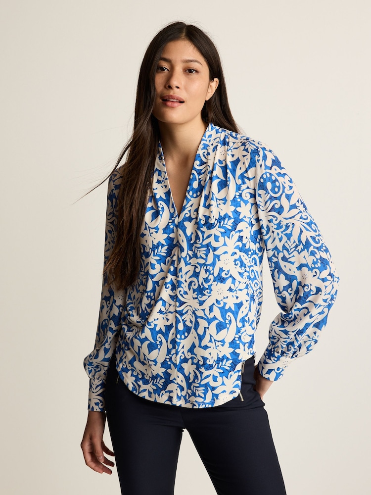 Kobaltblau/Ecru-Creme/Print - Langärmelige Bluse mit V-Ausschnitt und Bündchen - Bild 1 von 7