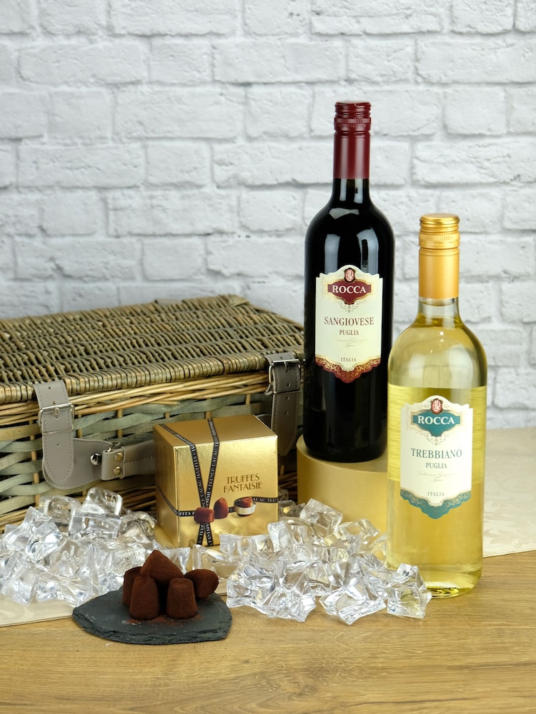 Le Bon Vin Italian Red & White Wine with Chocolate Truffles Hamper - Image 1 of 2