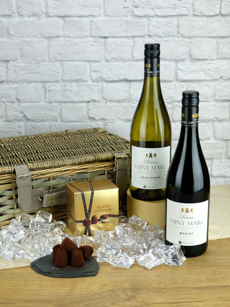 Le Bon Vin French Red & White Wine with Chocolate Truffles Hamper - Image 1 of 2