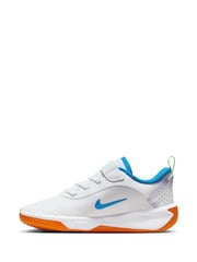Nike White/Blue Junior Omni Trainers - Image 4 of 9