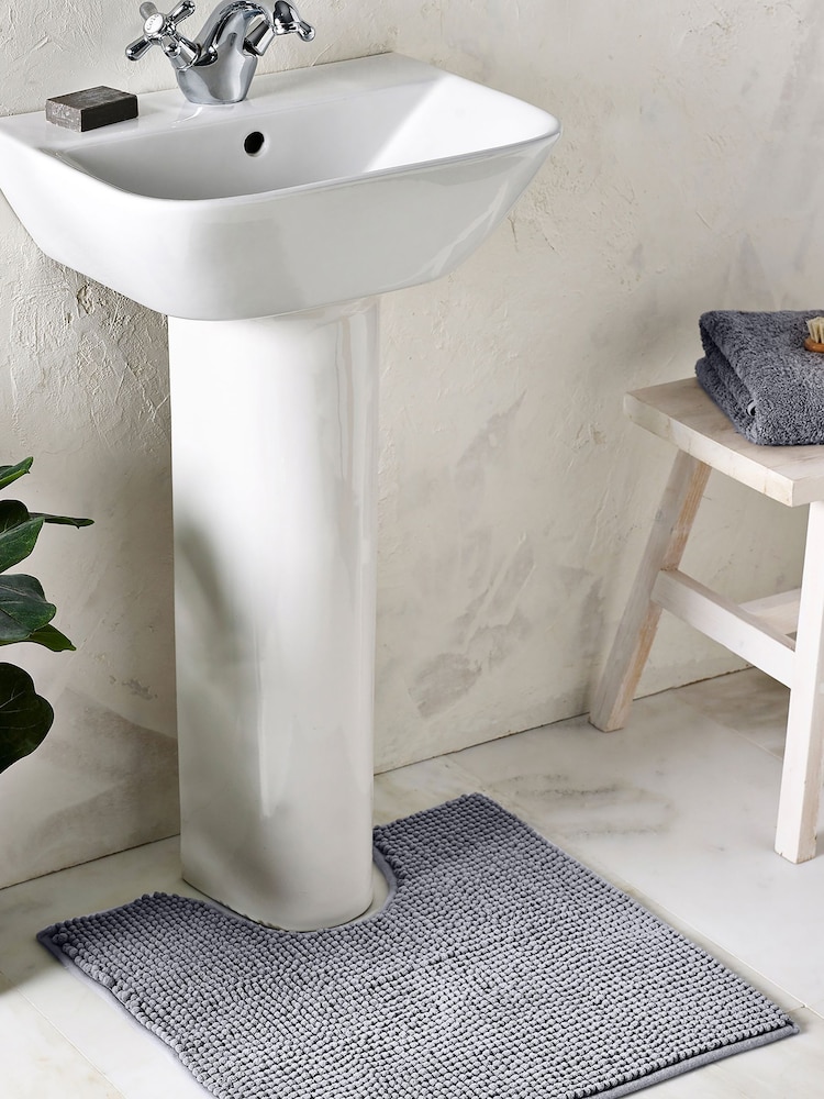 Badematte mit Bommeln - Bild 1 von 5 Badematte mit Bommeln - Bild 1 von 5