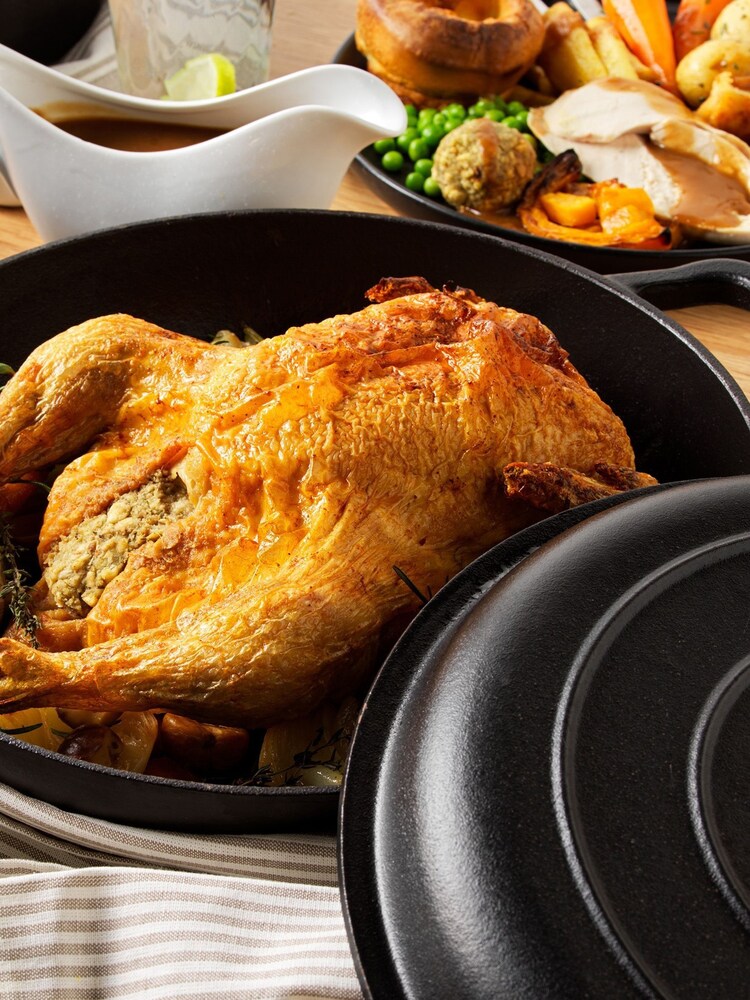 Russell Hobbs Black Cast Iron 30cm Shallow Casserole Dish - Image 4 of 4