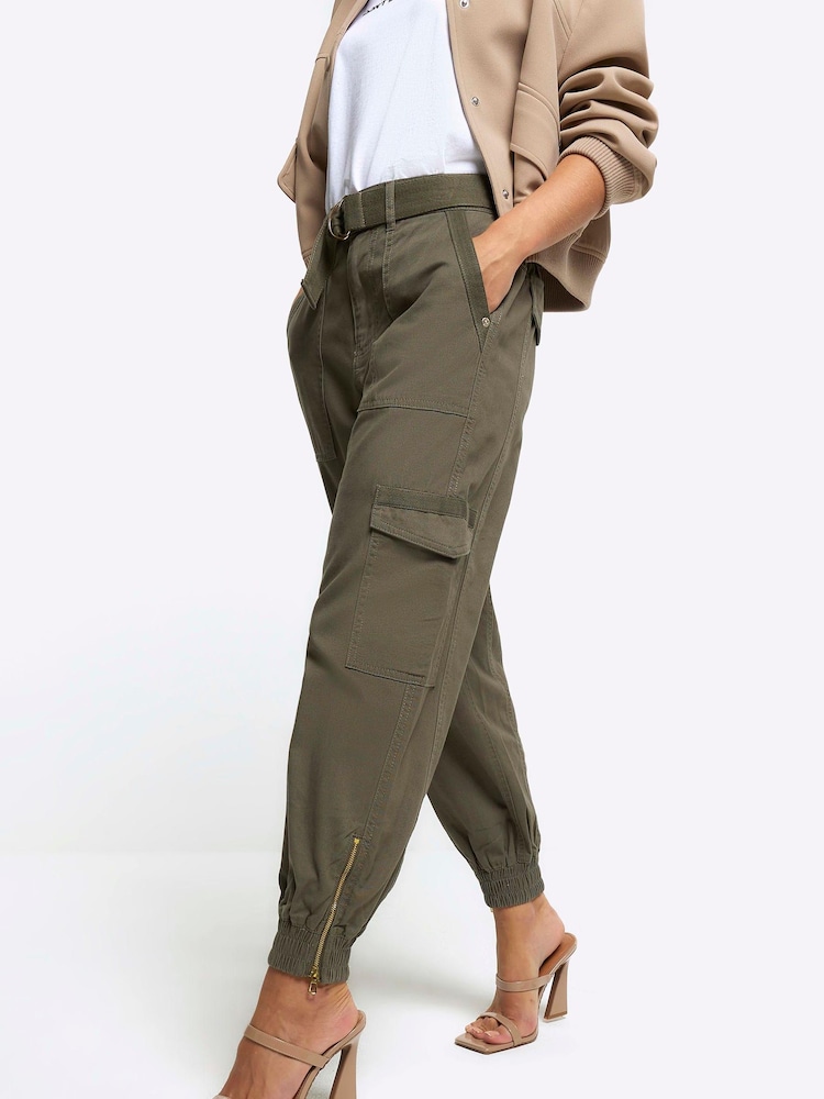 River Island Petites Med skärp Guld Trim Cuff Cargo-byxor - Bild 1 av 1 River Island Petites Med skärp Guld Trim Cuff Cargo-byxor - Bild 1 av 1