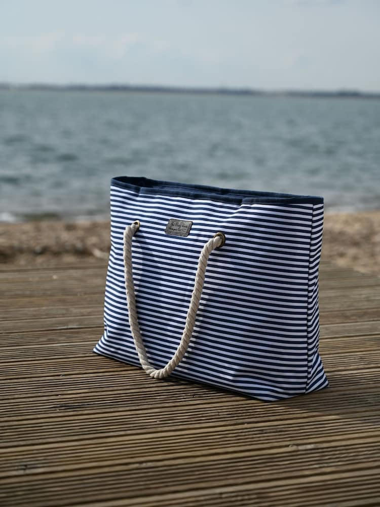 Navigate Insulated Shoulder Tote Cool Bag with Rope Handles - Image 2 of 3