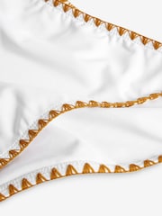 Weiß/Gold - Seitlich gebundene Bikinihose mit Stickerei - Bild 6 von 6