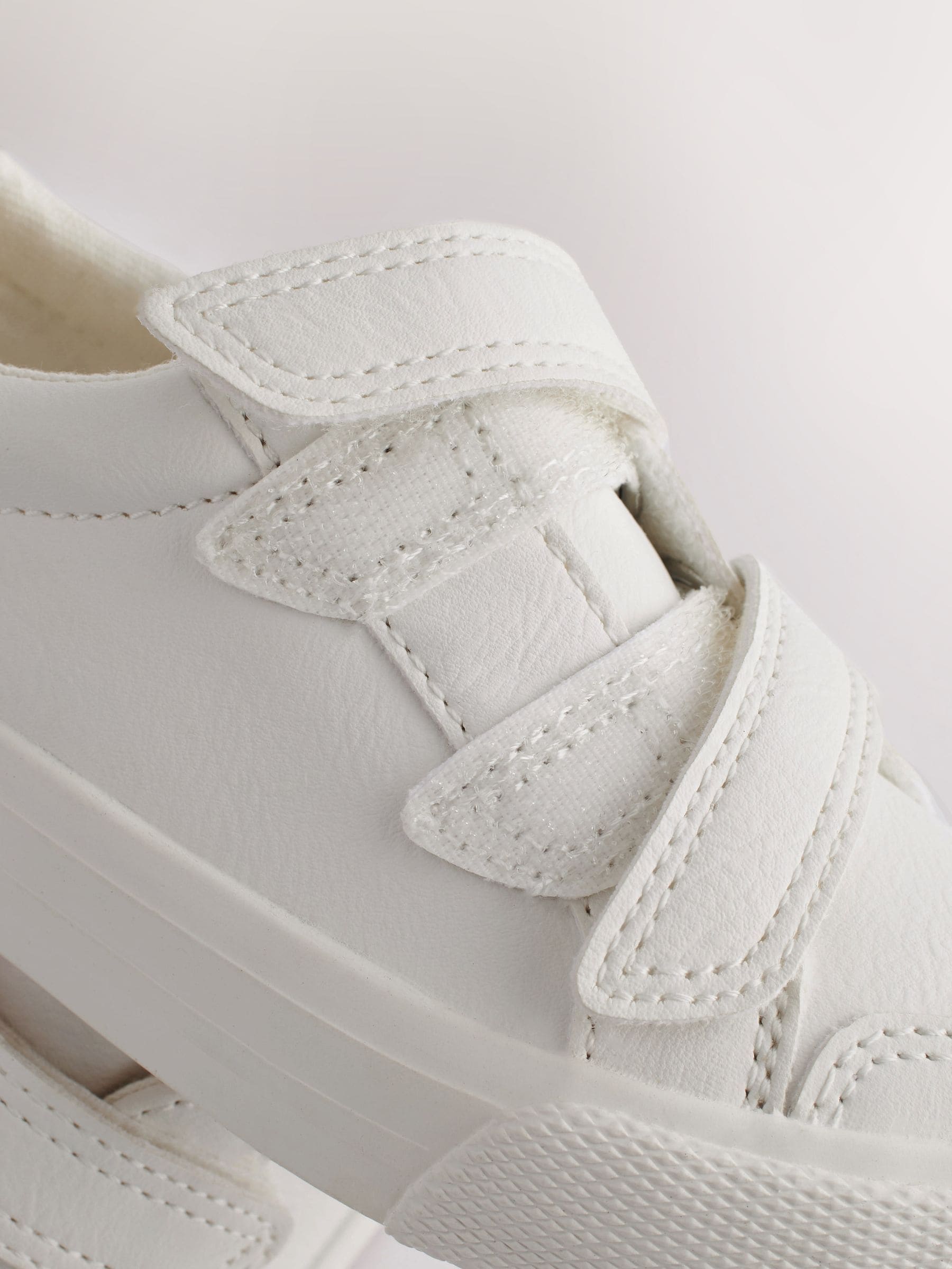 White walking trainers online