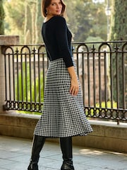 Sosandar Black Boat Neck Houndstooth Fit N Flare Knit Dress - Image 2 of 3