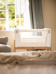 Gaia Baby White Hera Bedside Scandi Crib - Image 2 of 4
