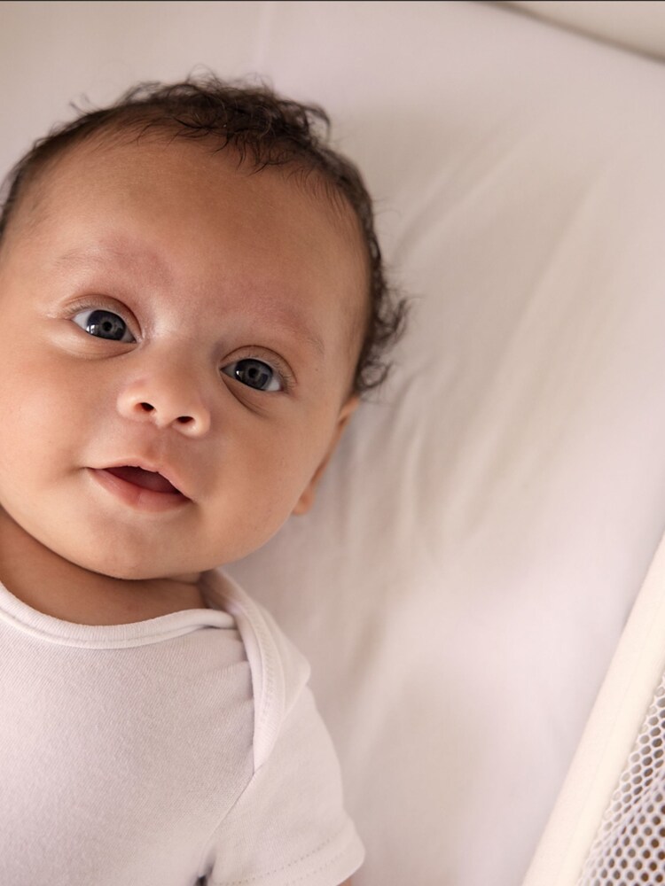 Gaia Baby White Hera Bedside Scandi Crib - Image 4 of 4