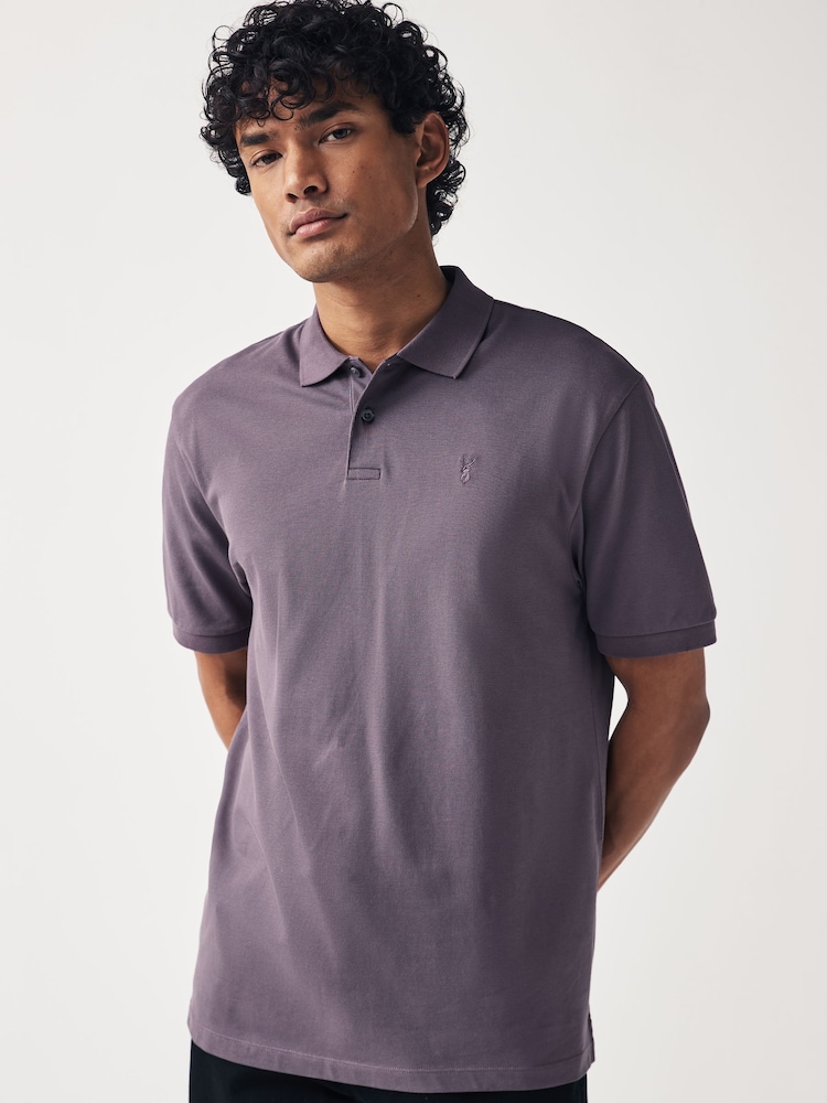 Violette Traube - Reguläre Passform - Kurzärmliges Piqué-Poloshirt - Bild 1 von 7 Violette Traube - Reguläre Passform - Kurzärmliges Piqué-Poloshirt - Bild 1 von 7
